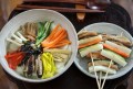 Japán rizstál vagdalt tofuval és bojtorjánnal (japánul)