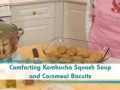 Tröstende Kombucha-Kürbis-Suppe und Maismehl-Kekse (Englisch)