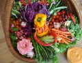 Как сделать овощную корзинку расскажет повар и автор книги Марилин Петерсон ч1 из 2
