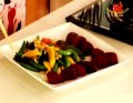 Bastones de carne vegetal con piñones y mango (chino)

