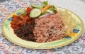 Waakye et Shito végétalien, spécialités du Ghana (riz et haricots et sauce au poivre relevée) (en ga)