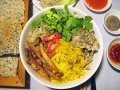 Central Âu Lạc (Vietnam) Specialty: Yellow Noodles with Vegan Xá Xíu (Barbequed Gluten) (In Aulacese)